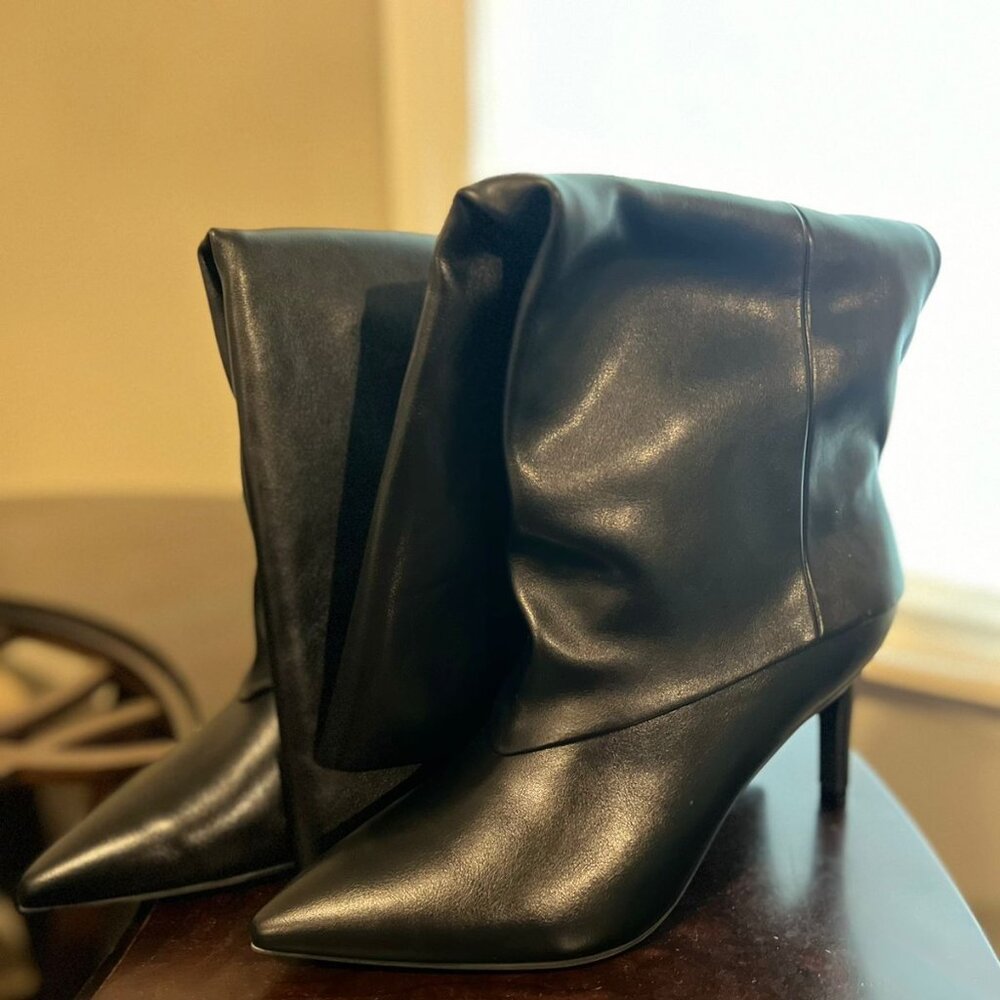 BRAND NEW Knee-high boots